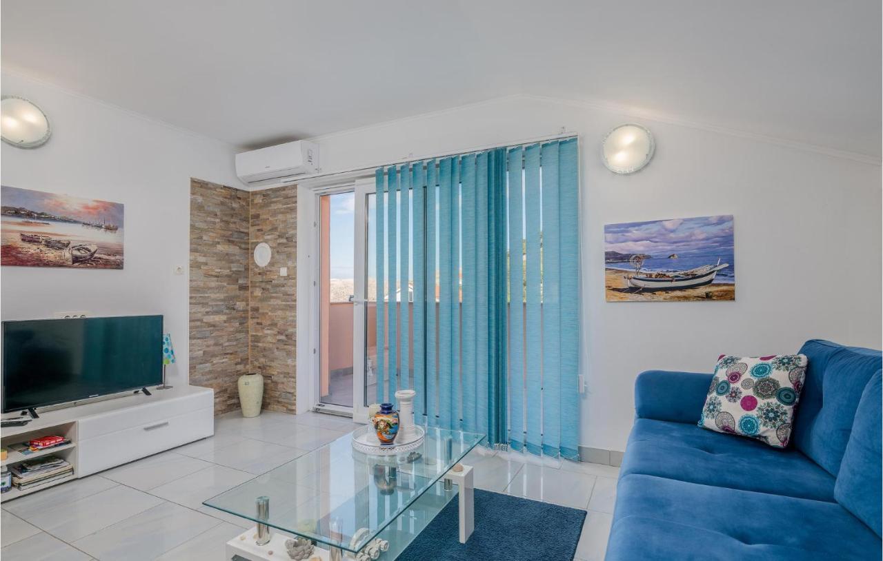 Nice Apartment In Stara Baska With Kitchen Exterior foto