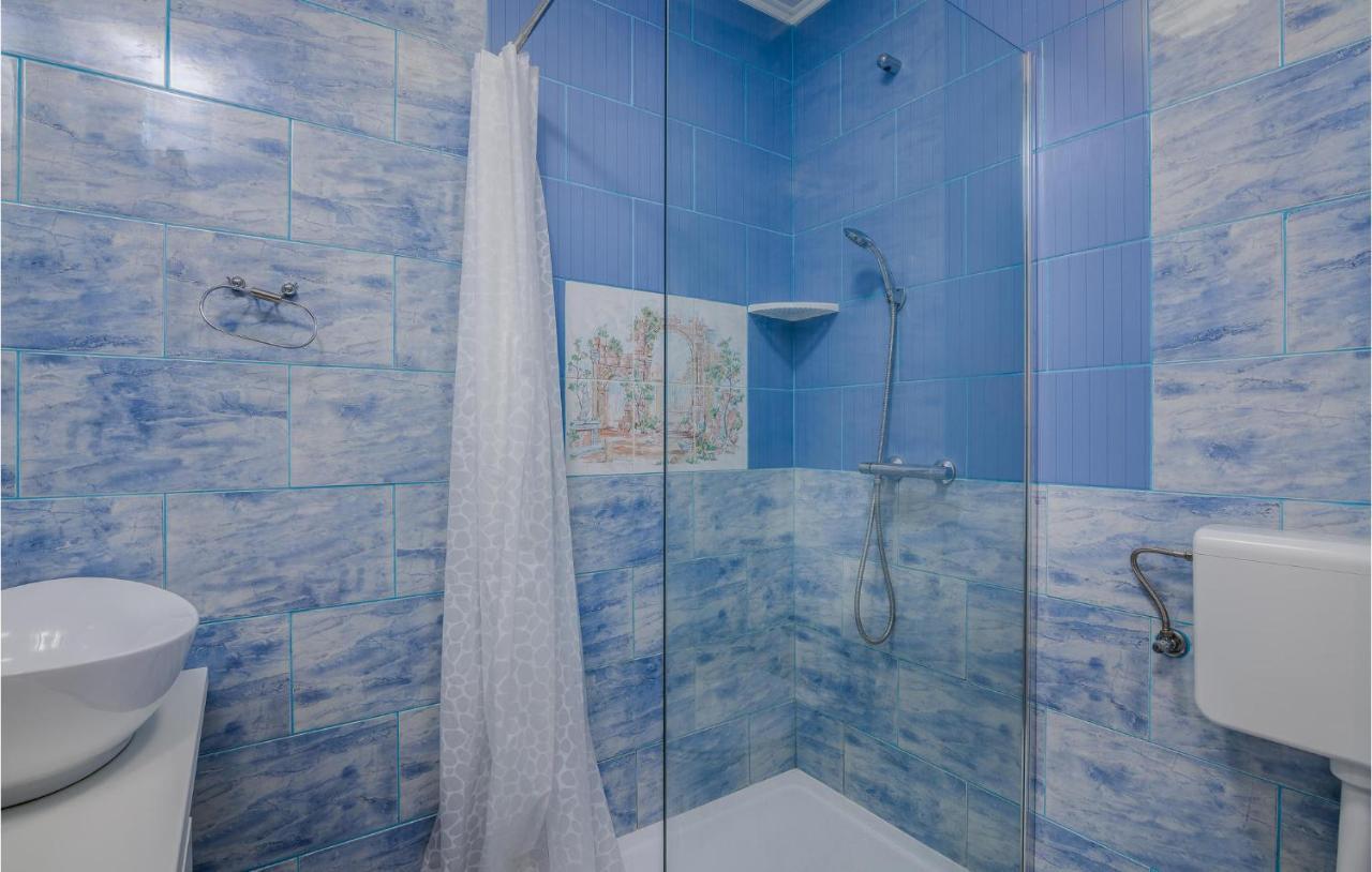 Nice Apartment In Stara Baska With Kitchen Exterior foto