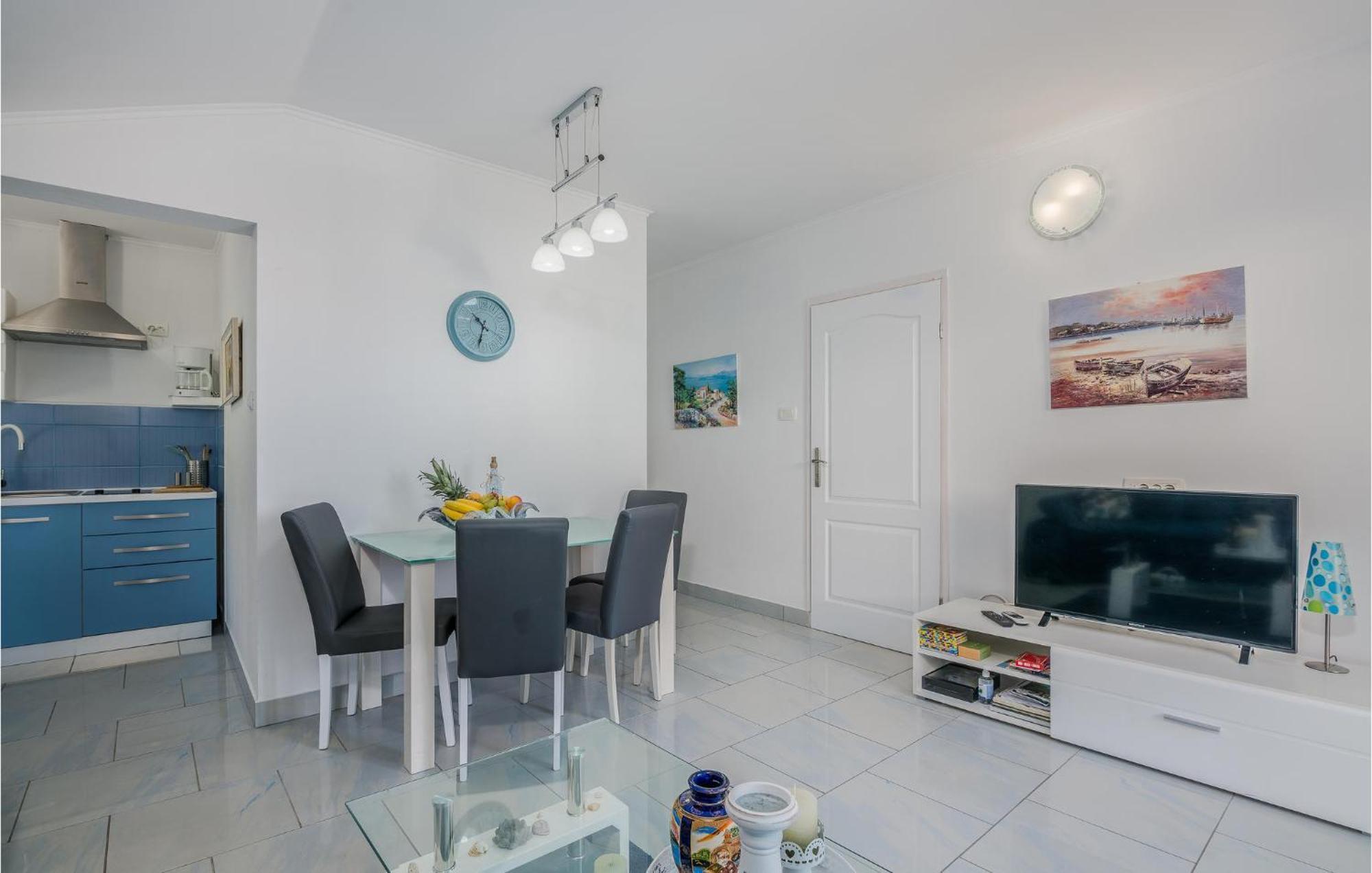 Nice Apartment In Stara Baska With Kitchen Exterior foto